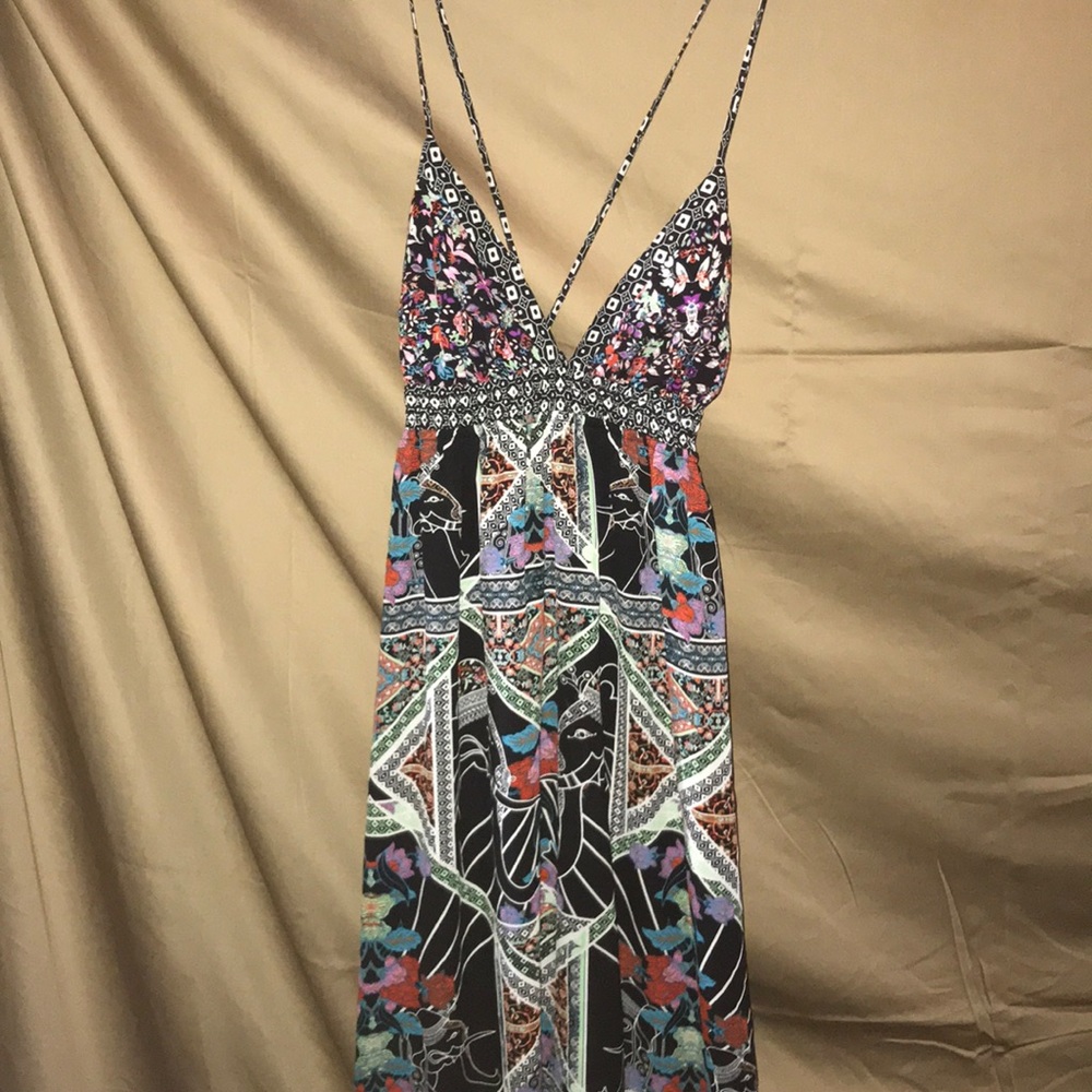 V-neck patterned maxi dress with cross back